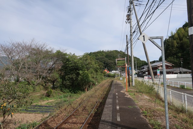 務田駅　ホーム