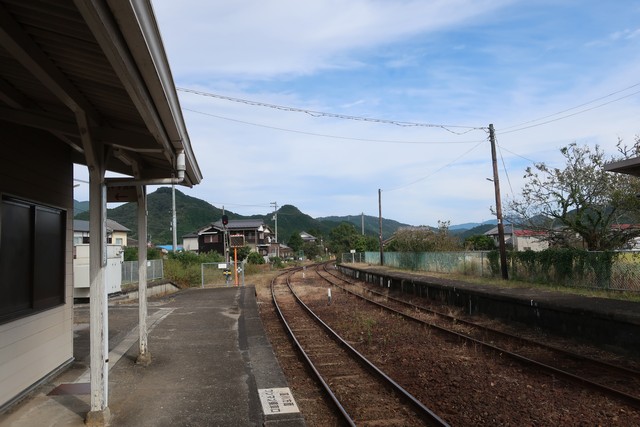 伊予宮野下駅　ホーム