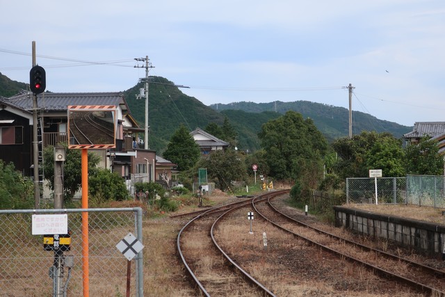 伊予宮野下駅　ホーム