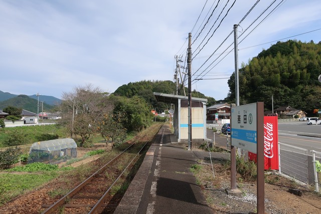 務田駅　ホーム