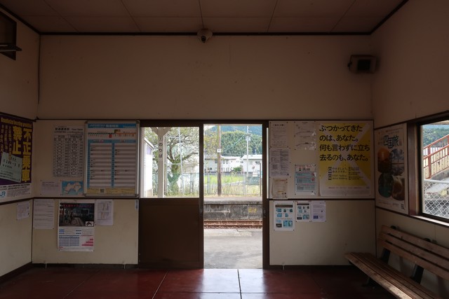 伊予宮野下駅　駅舎