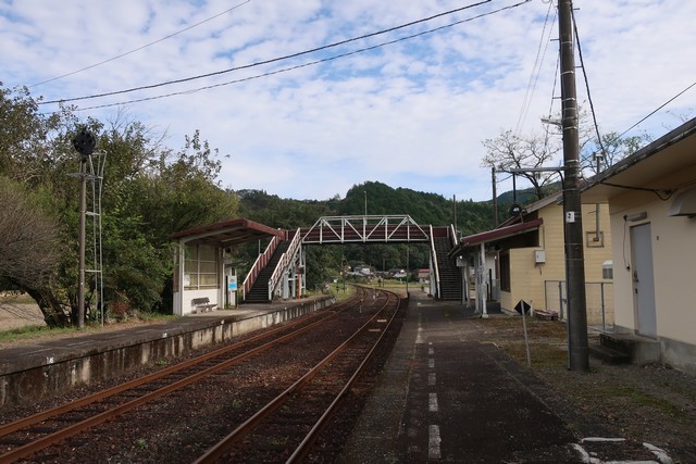 吉野生駅 ホーム
