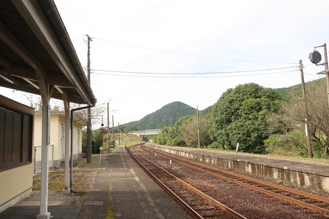 吉野生駅 ホーム