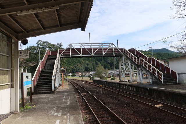 吉野生駅 ホーム