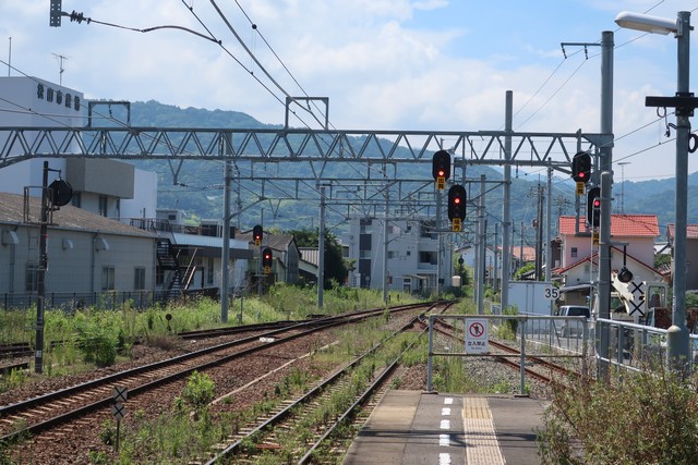北伊予駅 ホーム