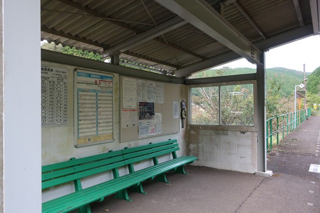 家地川駅 ホーム