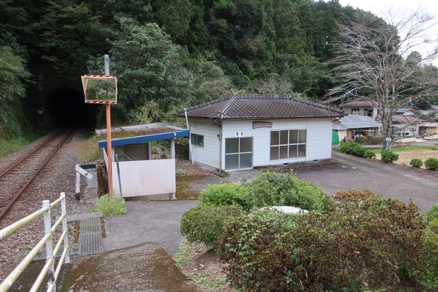 家地川駅 ホーム