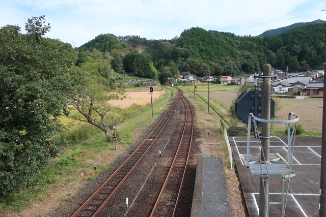 吉野生駅 ホーム