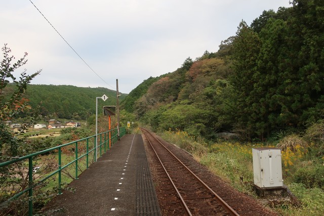 家地川駅 ホーム