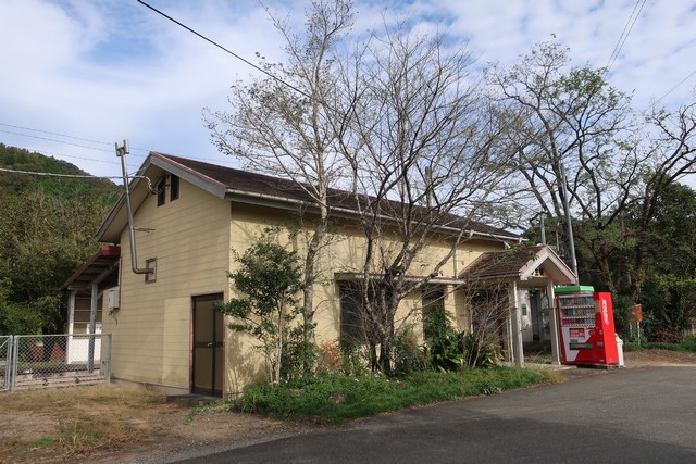 吉野生駅 駅前