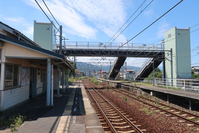 北伊予駅 ホーム