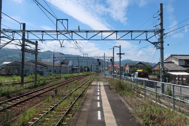 北伊予駅 ホーム