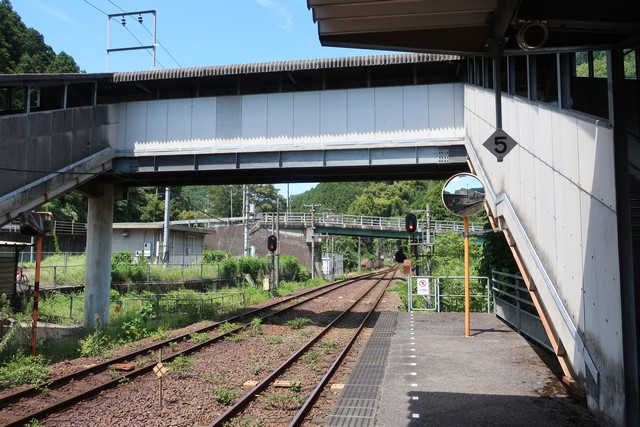 伊予中山駅 ホーム