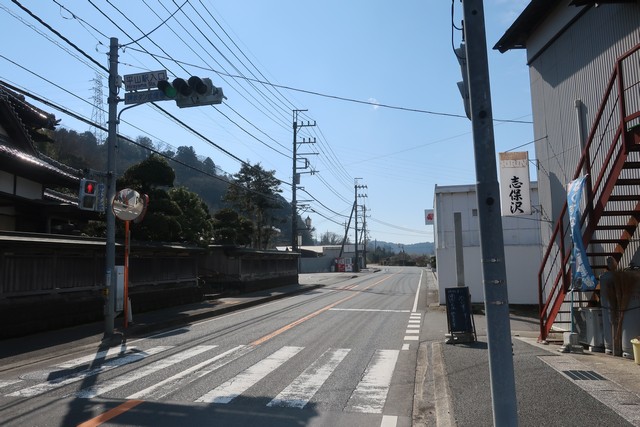 平山駅 駅前