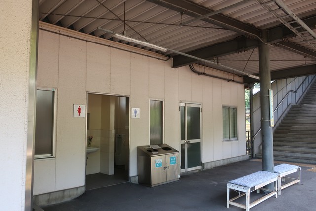 伊予中山駅 駅舎