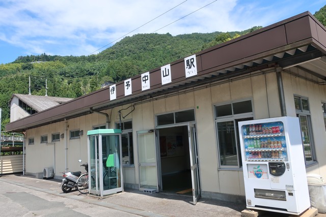 伊予中山駅 駅舎