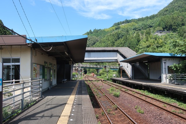 伊予中山駅 ホーム
