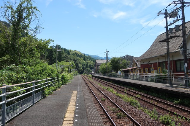 伊予中山駅 ホーム