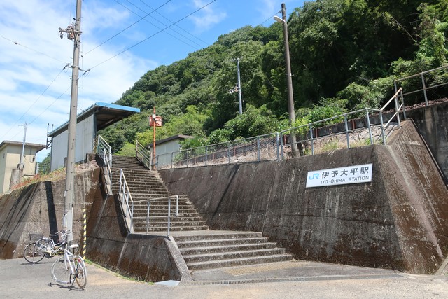 伊予大平駅 駅舎