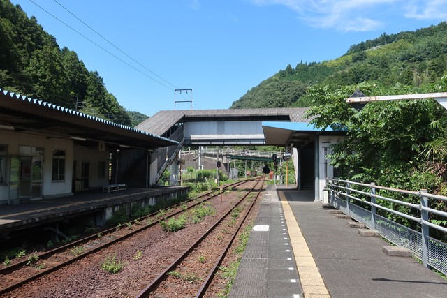 伊予中山駅 ホーム
