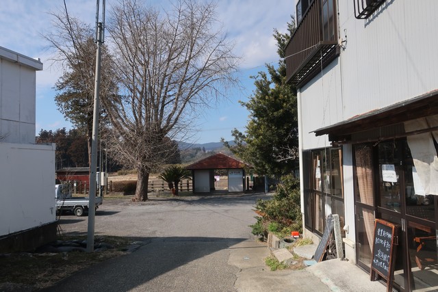 平山駅 駅前