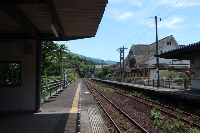 伊予中山駅 ホーム
