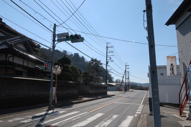 平山駅 駅前