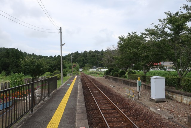 上総松丘駅 ホーム