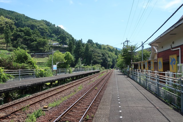伊予中山駅 ホーム