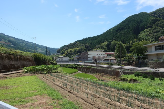 伊予大平駅 駅前