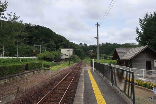 上総松丘駅 ホーム