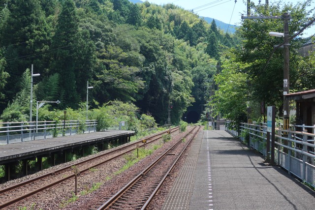 伊予中山駅 ホーム
