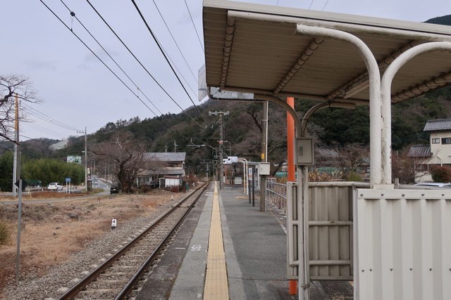 塩之沢駅 ホーム