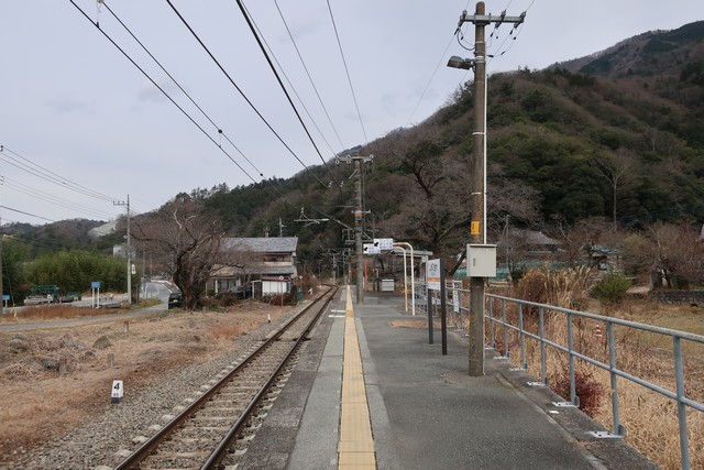 塩之沢駅 ホーム
