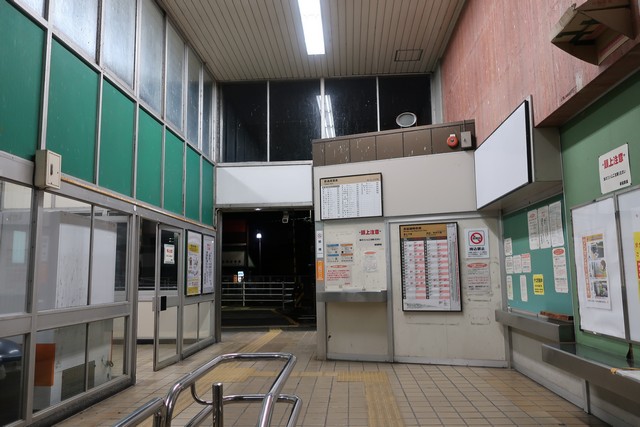 内船駅 改札口