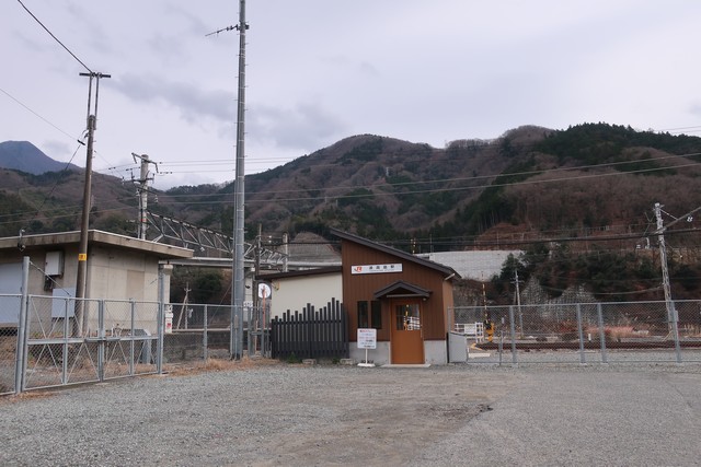 波高島駅 駅前