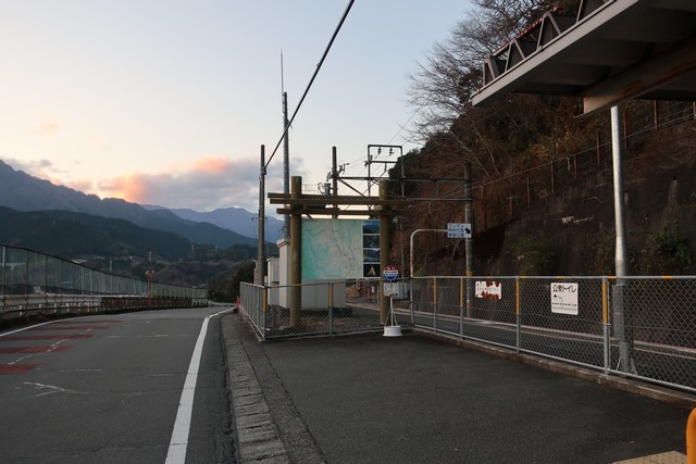 井出駅 駅前
