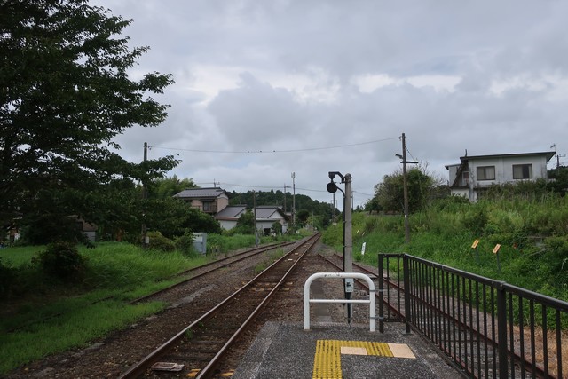 上総亀山駅 ホーム
