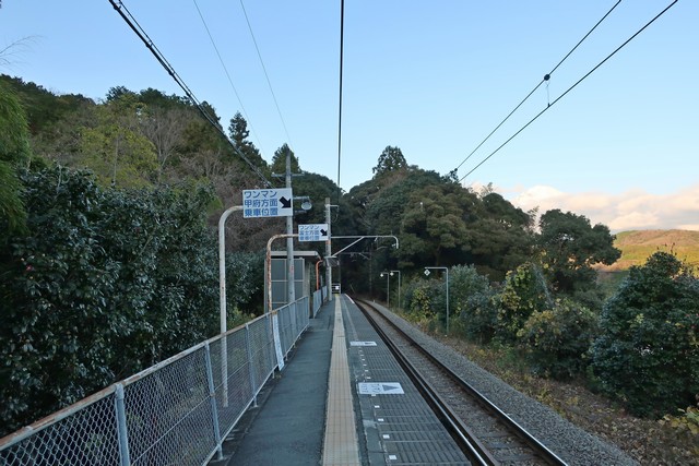 沼久保駅 ホーム