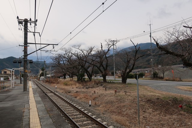 塩之沢駅 ホーム