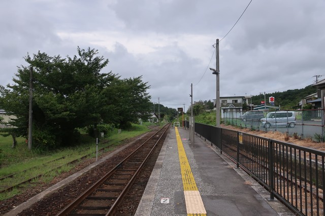 上総亀山駅 ホーム