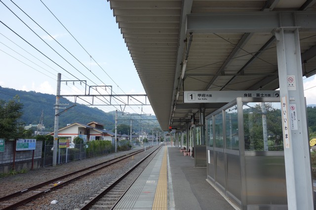 甲斐岩間駅 ホーム