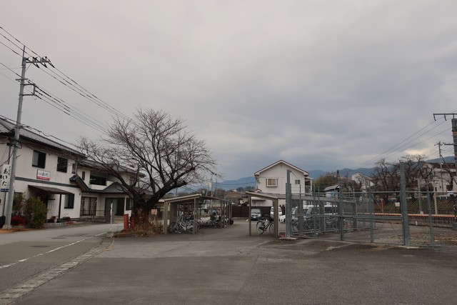 甲斐上野駅 駅前