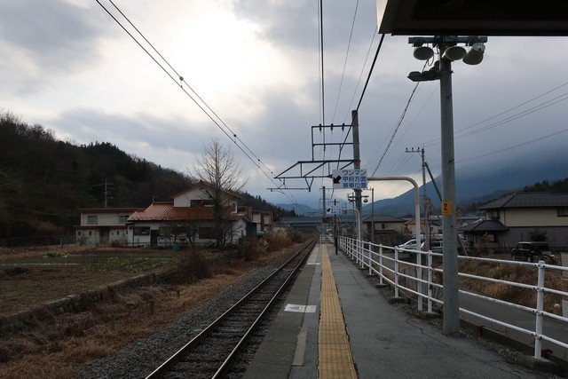 落居駅 ホーム