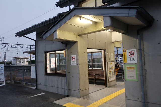 国母駅 駅舎