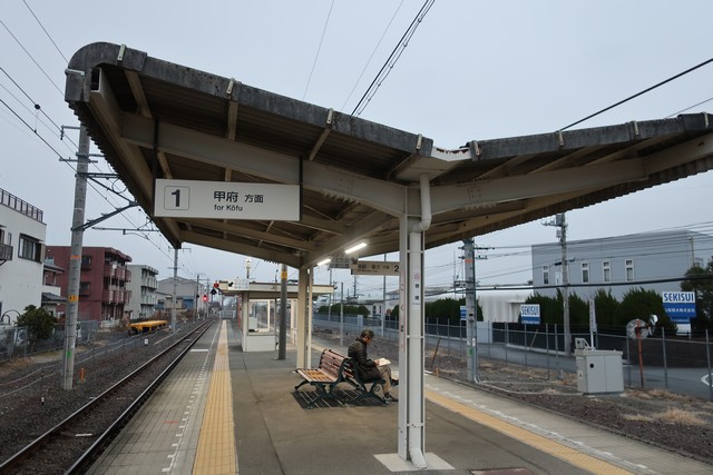 国母駅 ホーム