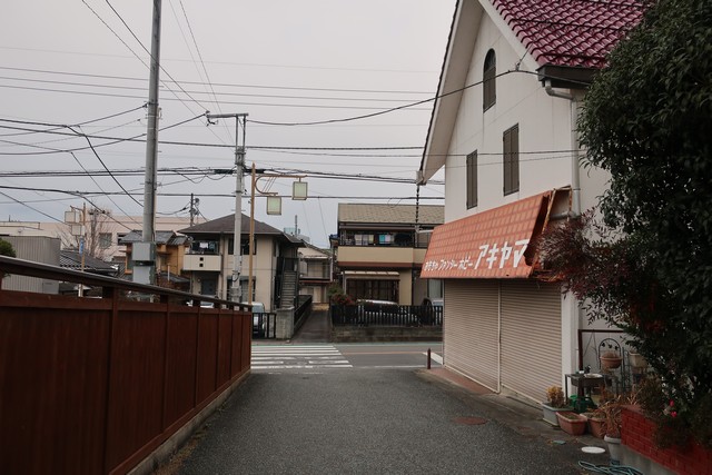 市川本町駅 駅前