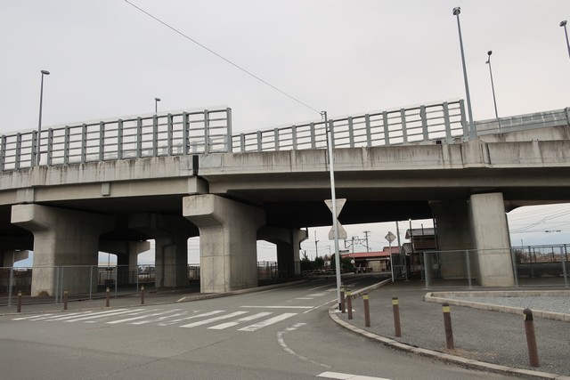 小井川駅 駅前