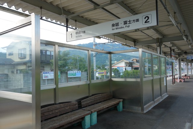 甲斐岩間駅 ホーム