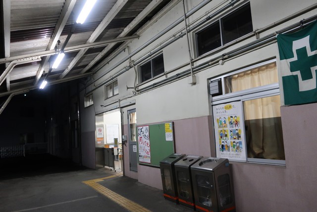 南甲府駅 改札口